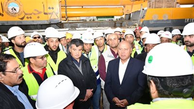 وزير النقل يتفقد مواقع العمل بمشرعي مونوريل شرق وغرب النيل