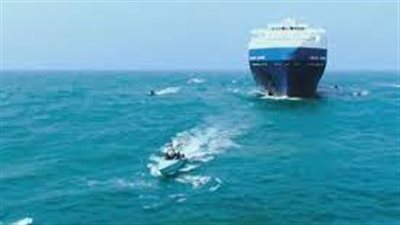  وقوع انفجار على مسافة بعيدة عن ميمنة سفينة غربي الحديدة اليمنية