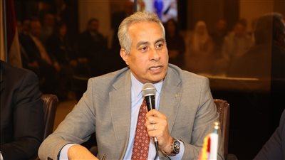 وزير العمل يلتقي وفدًا من أبناء الجالية المصرية ويشكرهم لمشاركتهم بالانتخابات الرئاسية