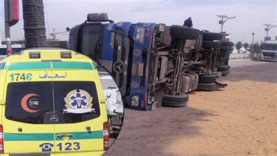 إصابة 10 أفراد من الشرطة في حادث انقلاب سيارة لوري بأسيوط