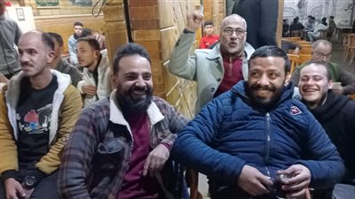 إقبالا على مقاهي الشرقية لمشاهدة مباراة الأهلي المصري وإتحاد جدة السعودي 