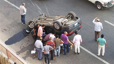 تفاصيل انقلاب سيارة ووقوع ضحايا على طريق جسر السويس 
