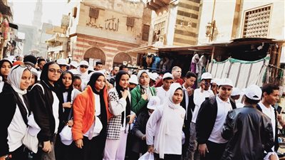 أهل مصر .. شارع المعز يستقبل 200 طفل من المحافظات الحدودية في انطلاق أسبوع جديد