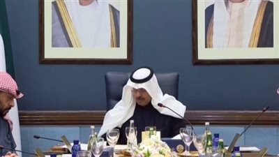 بكاء رئيس الوزراء الكويتي لحظة نعيه الأمير نواف الأحمد (فيديو) 