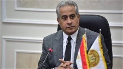 وزارة العمل تطالب بتطبيق الحد الأدنى لأجور عمال القطاع الخاص.. أول يناير 