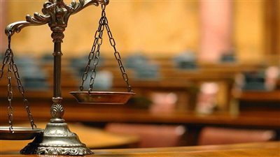 قرار حول المتهم بسرقة محتويات السيارات في الدرب الأحمر 