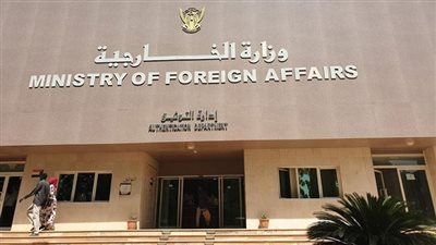 الخارجية السودانية ترد علي تشاد بطرد 4 دبلوماسيين من أراضيها