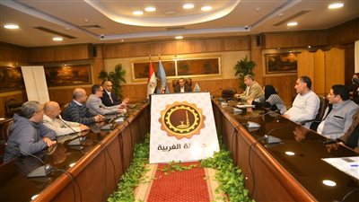 محافظ الغربية يناقش تذليل عقبات مستشفيات طنطا العام والأورام الجديد