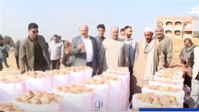  أحمد موسى بعرض  لحظة ضبط  آلاف الأطنان من البصل مخبأة بالجيزة (فيديو)