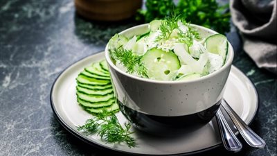 طريقة عمل سلطة الزبادي .. تعالج مشاكل البشرة وتعزز المناعة