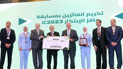 تكريم  فريق جامعة المنصورة الفائز بالمركز الأول بمسابقة حافز الإبتكار