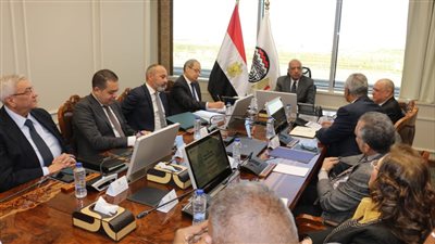 وزير قطاع الأعمال يستعرض المخطط العام لإقامة مشروع عمراني متكامل جنوب القاهرة 