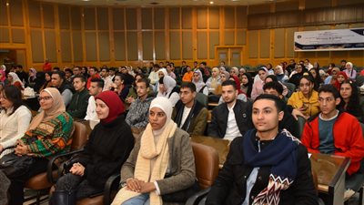 جامعة أسيوط: توفير فرص تدريب متميزة لتنمية التفكير الابتكاري للطلاب 