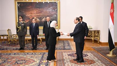 الرئيس عبد الفتاح السيسي يتسلم أوراق اعتماد سفيرة مملكة البحرين في القاهرة