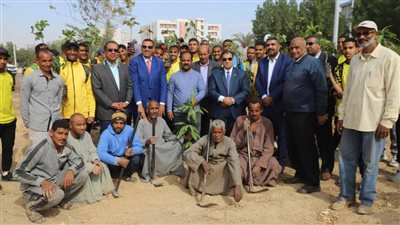 زراعة 1500 شتلة مثمرة بجامعة جنوب الوادى 