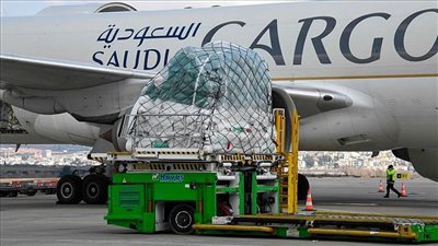 لدعم غزة.. وصول الطائرة الإغاثية السعودية الـ33 لمطار العريش