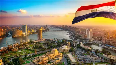 خبير اقتصادي يطالب بسياسات جديدة لجذب استثمارات تساعد في سد الدين الحكومي