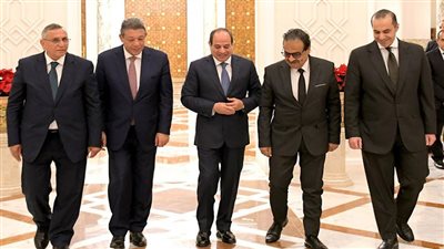 السيسي يثمن الرؤى السياسية لمرشحي الرئاسة حول تعزيز جهود التنمية الوطنية