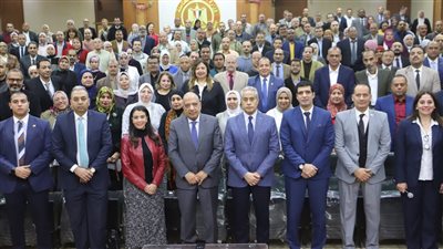 وزيرا قطاع الأعمال والعمل يشهدان ختام الدورة التدريبية الأولى للعاملين بالشركات 