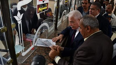 محافظ جنوب سيناء يسلم 31 رخصة مباني لمواطني رأس سدر 