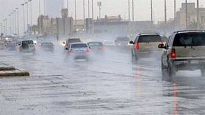 10 نصائح للقيادة تحت المطر بشكل آمن أثناء التقلبات الجوية