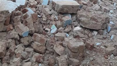 انهيار منزل قديم من طابقين بحي غرب أسيوط  دون أي خسائر بشرية