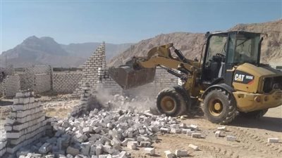 إزالة فورية لحالتى تعد بقرية المحروسة بقنا