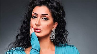 صغرت ٢٠ سنة.. العقارب تجبر غادة عبد الرازق على قص شعرها بلوك صادم (شاهد)