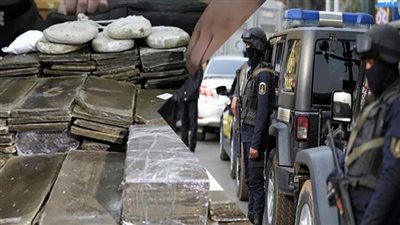 الأمن العام يلاحق تجار المخدرات في الشارع الأسواني  