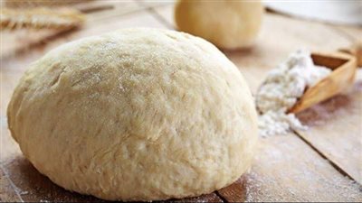 بـ3 مكونات فقط.. اصنعي عجينة البيتزا السريعة