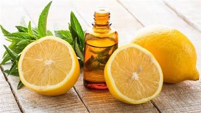 زيت الليمون.. يزيل السموم ويعالج حب الشباب| فوائده مذهلة للبشرة