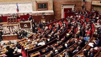 للتحكم في تدفق المهاجرين.. فرنسا تقر قانون الهجرة الجديد