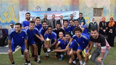 رئيس جامعة بنى سويف يكرم فريق كلية الحقوق 