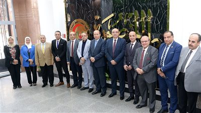 رئيس جامعة المنصورة يفتتح عمليات التطوير بكلية الطب