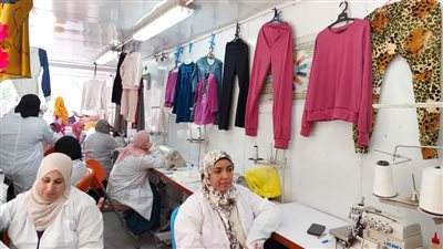 وزارة العمل تختتم برنامجًا تدريبيًا للفتيات على مهنة الخياطة بالمنيا