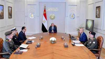 السيسي يطلع على تطورات مشروعات وزارة النقل