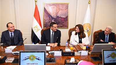 وزيرا الهجرة والتنمية المحلية يبحثان سبل التعاون في عدد من الملفات المشتركة