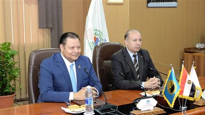  جامعة المنصورة تبحث آليات تأهيل المستشفيات الجامعية للاعتماد وفقًا لمعايير 