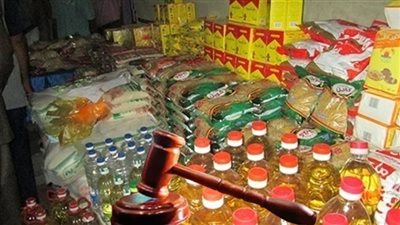 كيف حدد القانون عقوبة احتكار السلع الغذائية؟