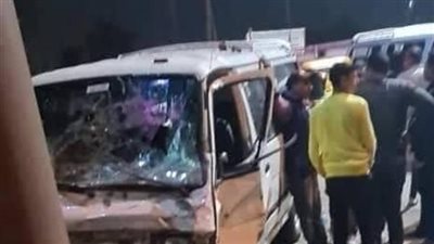 السرعة الزائدة.. تعرض 5 أشخاص للإصابة في حادث تصادم بين سيارتين بسوهاج