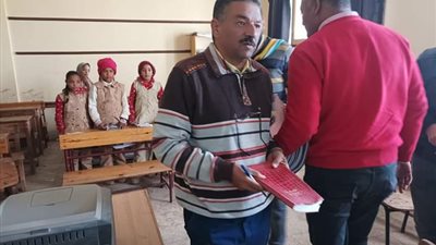 مدير تعليم نجع حمادي يتابع انتظام الدراسة بمدرسة نجع عمارة الأبتدائية