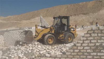 إزالة فورية لحالة تعدى بقرية المحروسة بقنا