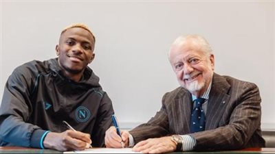 نابولي يعلن تجديد عقد نجمه فيكتور أوسيمين