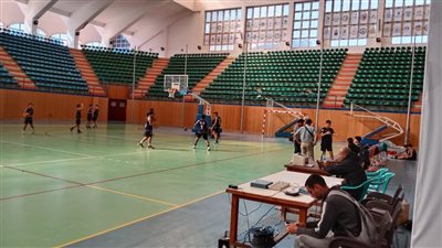 جولة تفقدية لرئيس جامعة حلوان في الملاعب الرياضية 