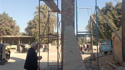 متابعة لأعمال تطوير وتركيب الإنترلوك بشوارع صدفا