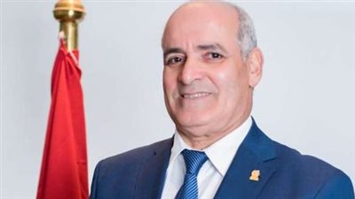 رئيس جامعة الفيوم السابق متحدثًا فى القمة الدولية للبنية التحتية بإسبانيا 