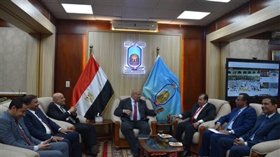 رئيس جامعة جنوب الوادي يشارك في لجنة اختيار الوظائف القيادية العليا