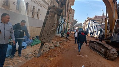 محافظ أسيوط: استمرار أعمال وضع التربة الزلطية وتوسعة شوارع منفلوط تمهيداً للرصف