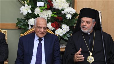 محافظ الجيزة يزور الكنيسة الكاثوليكية لتهنئة الأقباط بعيد الميلاد المجيد