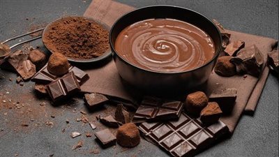 خبراء يكشفون الفرق بين الشوكولاتة الحقيقية والمزيفة